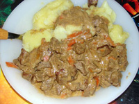 Жареное мясо в сметане с луком